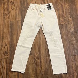 NWT Levi 501 Cropped Jeans-White